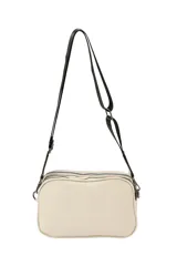 Bandolera Aurea de poliuretano símil cuero color negro, con diseño rectangular y bolsillo frontal externo. Cuenta con cierre superior y correa ajustable.