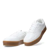 Championes con estampado animal print de leopardo en tonos marrones, con detalles en negro y suela marrón.