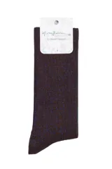 Calcetines de caña alta en color marrón chocolate con destellos de glitter azul. Confeccionados en tejido de algodón con fibras metalizadas.