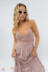 Vestido largo negro con top tejido en crochet y falda de gasa liviana con caída natural. Escote halter con breteles que atan al cuello y detalle de puntilla en la unión del busto.