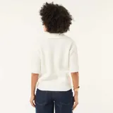 Sweater de punto en color blanco, con cuello polo y escote en pico, de manga corta y diseño holgado.