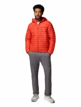 Campera puffer con capucha Columbia modelo Powder Pass Hooded, color rojo, acolchada con diseño horizontal, cierre frontal y bolsillos laterales con cremallera. Cuenta con tecnología Omni-Shield y aislamiento Thermarator.