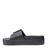 Sandalia tipo slide de plataforma gruesa, color negro, con tira ancha ajustable mediante una hebilla cuadrada grande.