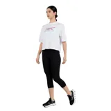 Calza capri deportiva negra, tiro alto, ajustada al cuerpo.