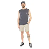 Remera sin mangas gris oscuro con cuello redondo y logo estampado en el pecho.