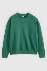 Buzo verde de cuello redondo con detalle de costura triangular en el escote, mangas largas y puños y cintura elastizados de ajuste cómodo.