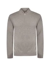 Sweater de punto de lana merino extrafina, color gris, con cuello alto y cierre frontal parcial. Presenta puños y ruedo acanalados.