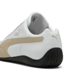 Championes Puma Speedcat LTH, color blanco con detalles en beige y suela negra.