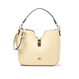 Cartera de mano estructurada color beige, con asa corta fija y correa larga regulable y desmontable. Presenta un cierre superior con broche giratorio metálico dorado y logo de la marca aplicado en el frente.