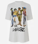 Remera blanca de algodón con cuello redondo, mangas cortas y estampa frontal de la banda Gorillaz.