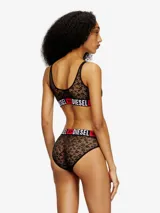 Bralette deportivo Diesel de encaje negro con escote redondo, tirantes anchos y banda elástica inferior con el logo de la marca en rojo y blanco.