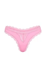 Tanga de microfibra ultrasuave color rosado con ribetes de encaje supersuave, tiro bajo y detalle de roseta en el frente.