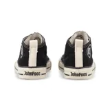 Zapatillas de media caña John Foos modelo 164 Flashback, reedición de los años 90 por el 40 aniversario de la marca. Capellada y caña de lona reteñida negra con bordado de logo retro gris plata. Cordones chatos de algodón crudo y suela de caucho vulcanizado color crudo con doble filete negro.