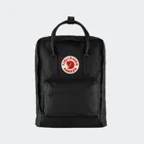 Mochila Fjallraven modelo Kanken Classic, color negro, con compartimento principal con cierre, bolsillo frontal con cierre, asas superiores con broche y correas ajustables para los hombros. Incluye el parche redondo característico de la marca en el frente.
