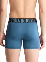 Pack de tres boxers largos Calvin Klein de la colección Intense Power, confeccionados en punto de microfibra con acabado sedoso. Presentan cintura elástica distintiva con el logo de la marca en contraste y talle medio.