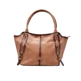 Cartera negra tipo tote bag con doble asa de hombro, cierre superior y detalles de correas con hebillas y cremalleras en los laterales.