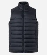 Chaleco puffer deportivo Get Over para hombre, de color negro con cuello alto, diseño acolchado de gajos y cierre frontal con cremallera.