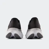 Championes de running New Balance Fresh Foam X More V4, color negro con entresuela blanca texturizada. Presentan la tecnología Fresh Foam X y un diseño de perfil alto para máxima amortiguación.