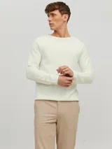 Sweater de manga larga con cuello redondo, confeccionado en tejido de punto con textura estructurada.