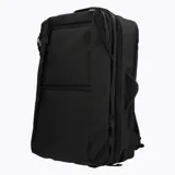 Mochila unisex de diseño minimalista y funcional, color negro, con múltiples compartimentos con cierre y logo de la marca Merrell grabado en el frente.