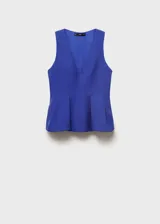 Top azul con escote en V, sin mangas y corte peplum.