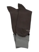 Calcetín de caña media para hombre, color marrón con diseño de rombos en la parte superior y logo de pato bordado.