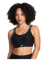 Top deportivo de alto soporte Under Armour, diseñado para actividades de alta intensidad. Presenta un diseño en color negro con tirantes elásticos ajustables que incluyen el logo de la marca, y una banda inferior con el logo de Under Armour. Cuenta con almohadillas moldeadas y panel frontal de malla para mayor transpirabilidad.