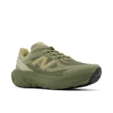 Championes New Balance Trainer UTRNAD color verde militar con detalles en beige y la clásica letra "N" en los laterales. Cuentan con capellada de malla transpirable y entresuela Fresh Foam X amortiguada.