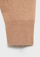 Jersey de punto fino confeccionado en 100% cachemira, con cuello redondo y manga larga de diseño recto.