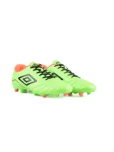 Championes de fútbol Umbro modelo Classico III HG para hombre, color azul marino con detalles y logo en naranja. Presentan una suela con tapones moldeados fijos (HG) para césped firme.