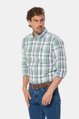 Camisa de manga larga con estampado a cuadros, corte regular y logo bordado.