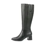 Bota de caña alta Via Marte, color negro, confeccionada en cuero, con taco bajo cuadrado y detalle de aplique metálico dorado en la parte superior de la caña.