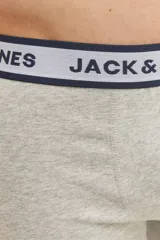 Pack de tres boxers ajustados de color gris claro, con cintura elástica en azul marino y logo de la marca en blanco. Fabricados en jersey ligero y elástico.
