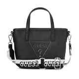 Cartera Guess modelo Keira en color negro, con diseño texturizado, doble asa superior y correa ajustable de tela con estampado de la marca en blanco y negro. Incluye un parche triangular con el logo de la marca en la parte frontal y herrajes metálicos plateados.