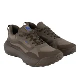 Championes Vans modelo Crosspath Bungee, color marrón, con diseño técnico inspirado en la línea UltraRange. Presentan entresuela UltraCush para mayor amortiguación, suela con tracción para diversos terrenos y acabado repelente al agua DWR.