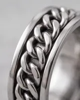 Anillo de plata 925 con diseño giratorio tipo cadena eslabonada.