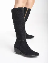 Bota alta de cuero vacuno color negro, con forro y plantilla de cuero, suela de caucho antideslizante y taco de 6cm.