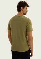 Remera básica de manga corta, color gris melange, de corte slim y cuello redondo.