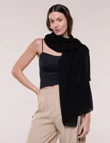 Pashmina rectangular negra confeccionada en tejido liviano y vaporoso con sutil transparencia y caída fluida, adornada con pequeños apliques de strass.