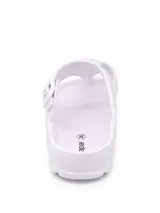 Sandalias de dedo color negro, con tira ajustable con hebilla en el empeine, diseño ergonómico y suela anatómica.