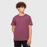 Remera de algodón orgánico color bordó, con cuello redondo y bolsillo frontal en el pecho.