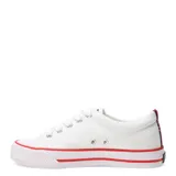 Championes Topper modelo Derby de corte bajo, confeccionados en lona blanca con cordones al tono y suela de goma blanca con detalle de línea roja perimetral.