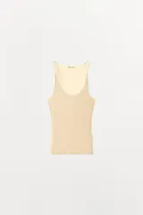 Top sin mangas de tejido rib color beige, con escote redondo y detalle de puntilla a contraste en los bordes.