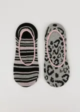Pack de dos pares de medias balerinas con diseños estampados: un par a rayas horizontales en gris y negro con borde rosa, y otro par con estampado animal print en gris y negro con borde rosa.