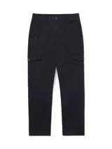 Pantalón cargo slim negro de corte recto con bolsillos laterales con solapa.