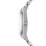 Reloj analógico Emporio Armani línea Federico con caja de acero inoxidable de 42mm, esfera azul con efecto rayos de sol, índices plateados y ventana de calendario a las 6 en punto. Cuenta con pulsera de eslabones de acero inoxidable plateado.