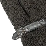 Tapado de textura tipo corderito en color negro, con diseño de paneles combinados en tela lisa, cierre frontal y cuello alto. Presenta un corte recto y largo, ideal para climas fríos.