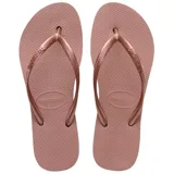 Ojotas Havaianas modelo Slim, color rosado, con tiras finas y suela con textura antideslizante.
