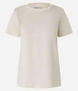 Remera básica de cuello redondo y manga corta, confeccionada en algodón peruano de alta calidad. Presenta un diseño liso y versátil, ideal para uso diario.