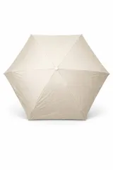Paraguas plegable de diseño minimalista en color beige, con estructura resistente y apertura manual.